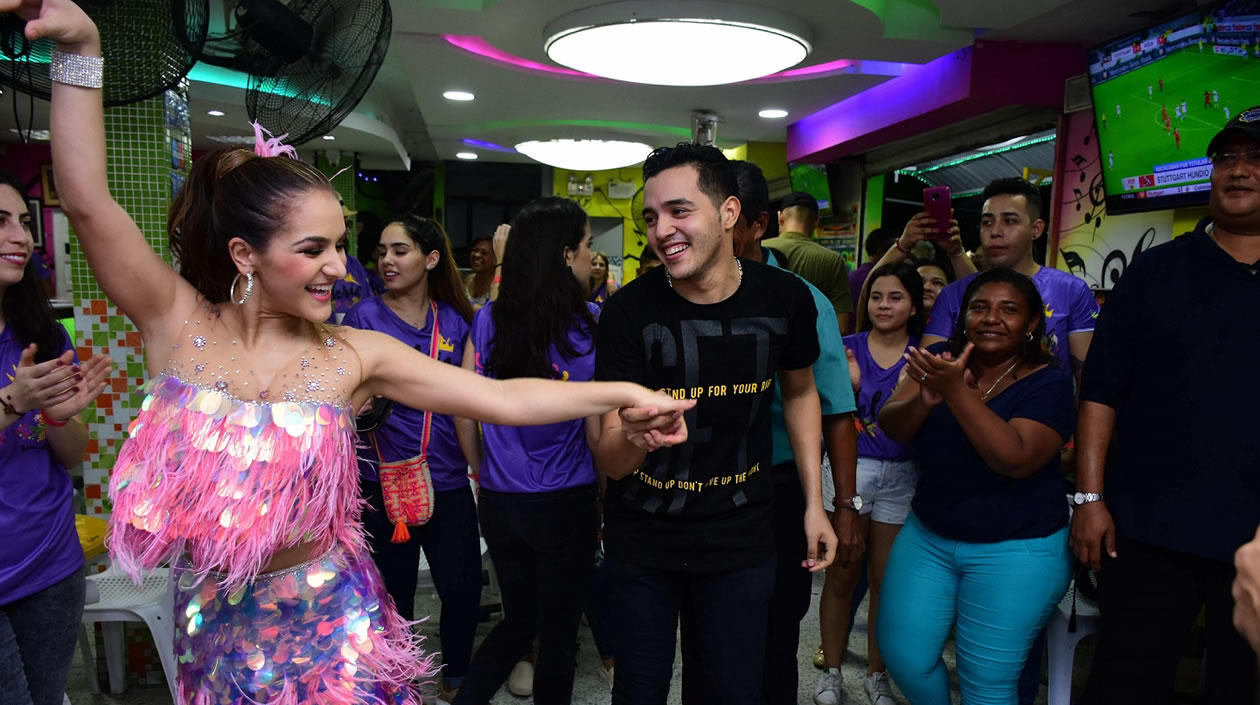 La Reina fue recibida con mucho entusiasmo en La Troja de la Ocho