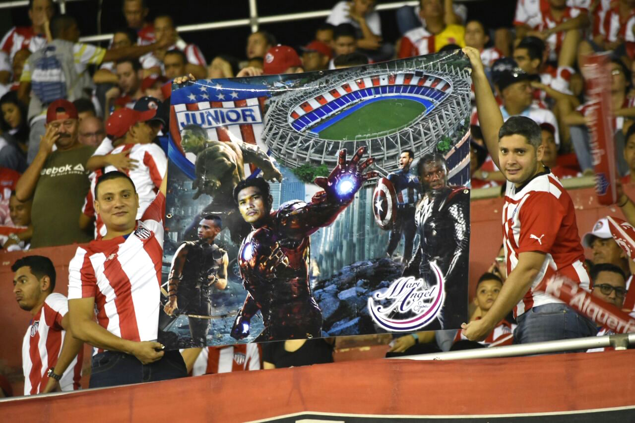 Los fans del 'ChaTeo' haciendo fuerza por el equipo.