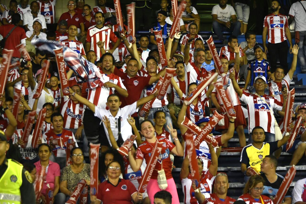 La 'Juniormanía' presente en el Metropolitano.