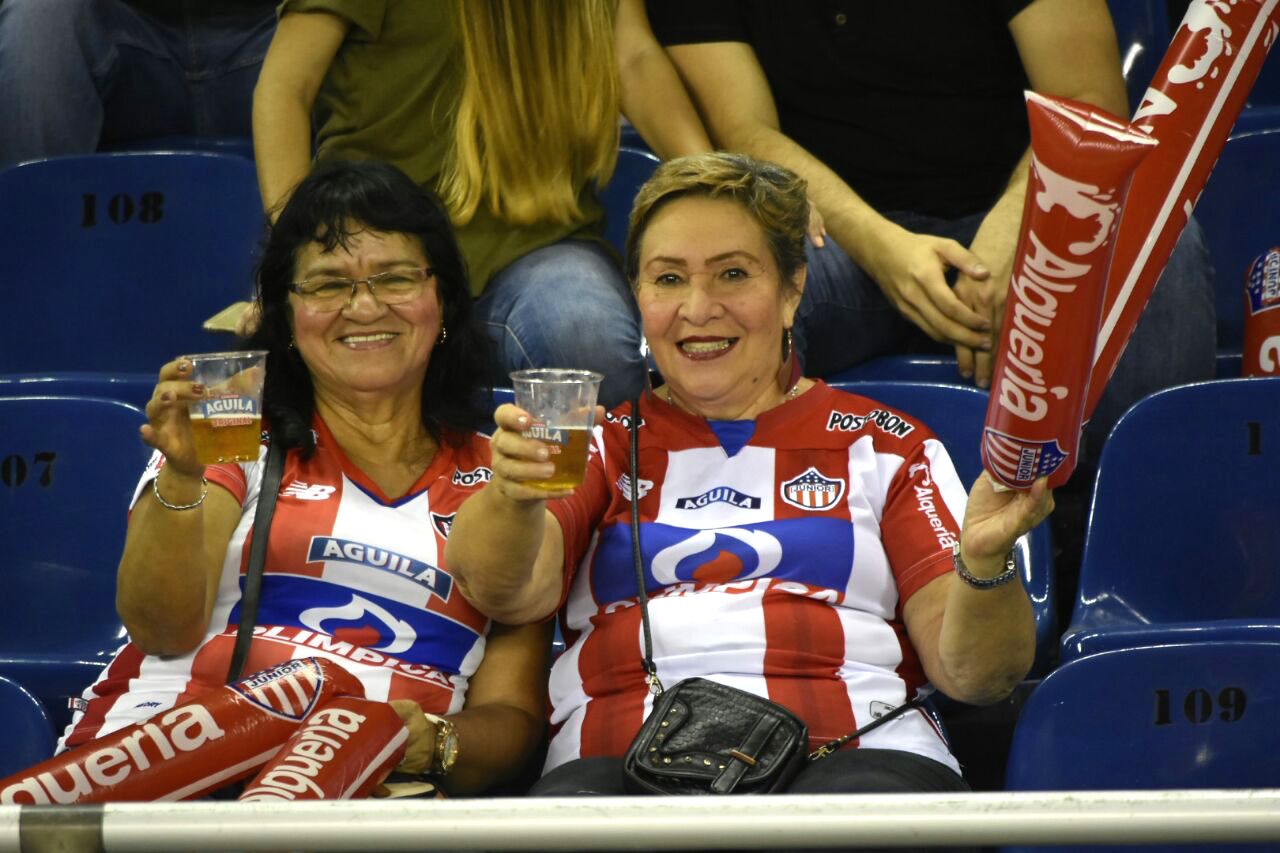 Un brindis por la buena campaña juniorista.