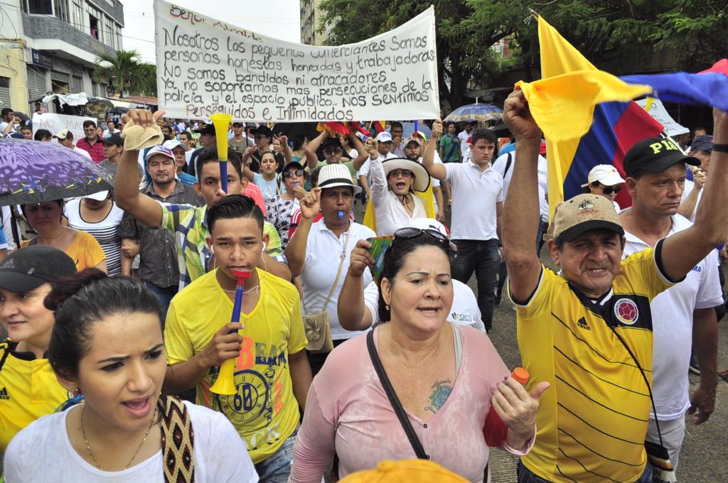 Tenderos durante la protesta.