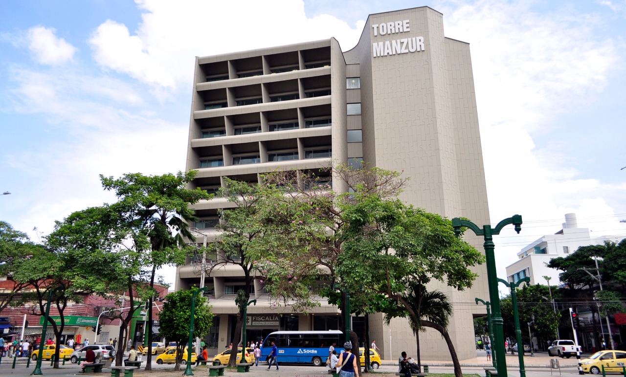 Fachada de la Torre Manzur, antiguo Edificio Caja Agraria.