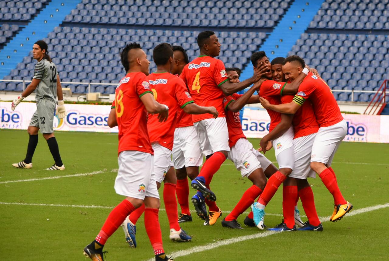 Celebración del segundo gol, anotado por Ethan González.