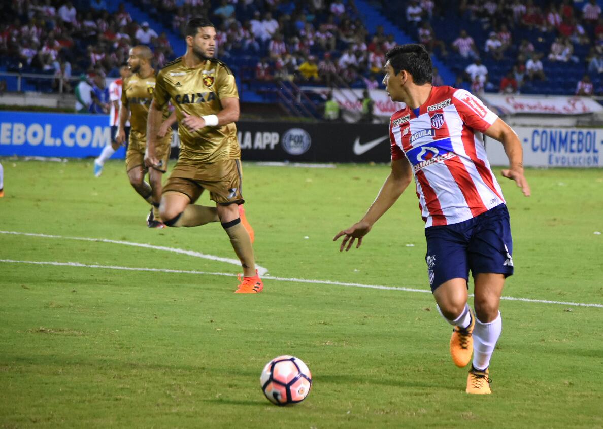 Roberto Ovelar ingresó en el segundo tiempo por Matías Mier.