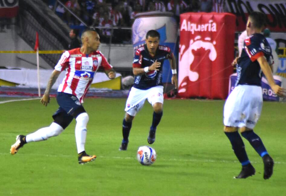 Jarlan Barrera intenta suoerar la marca de dos rivales.