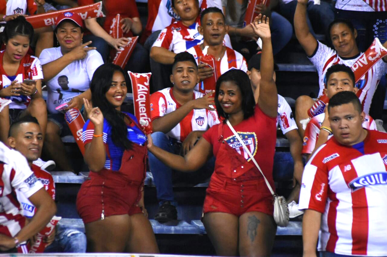 La juventud apoyando la 'juniormanía'.