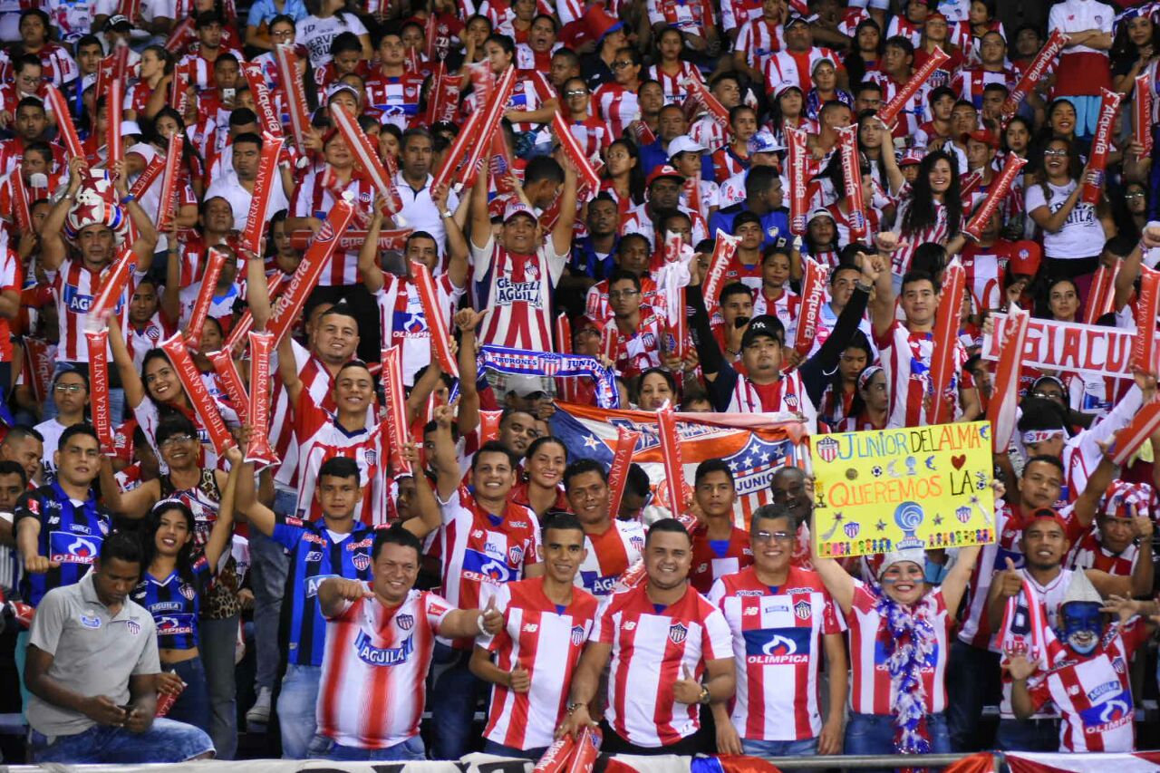 Desde el municipio de Usiacurí viajaron los hinchas 'tiburones'.