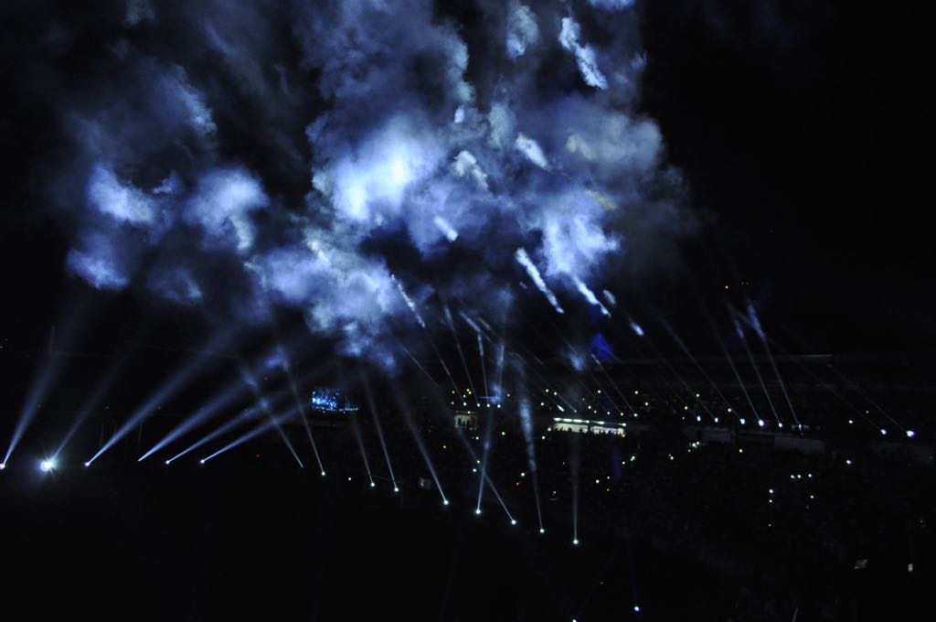 Fuegos artificiales durante la ceremonia.