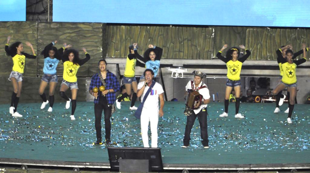Presentación del artista samario, Carlos Vives, al cierre de la ceremonia.