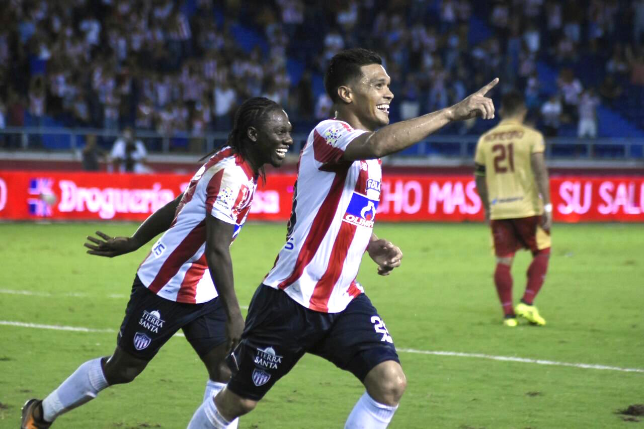 La llave 'ChaTeo' festejando el segundo gol.