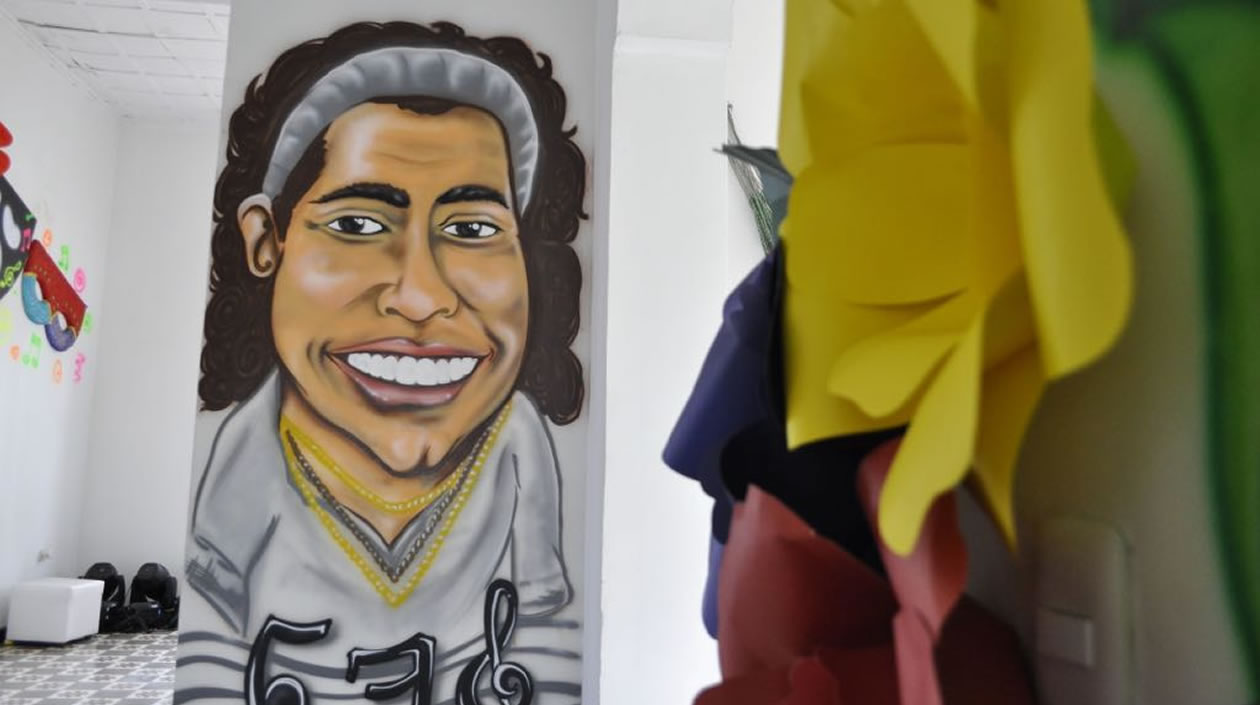 Recrea los personajes colombianos.