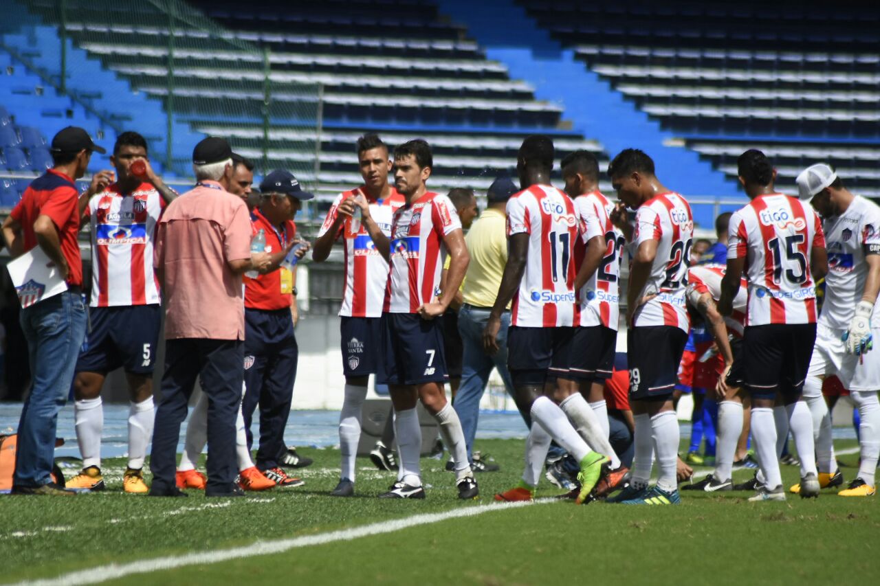 Segunda hidratación del partido, a los 26 minutos del segundo tiempo.