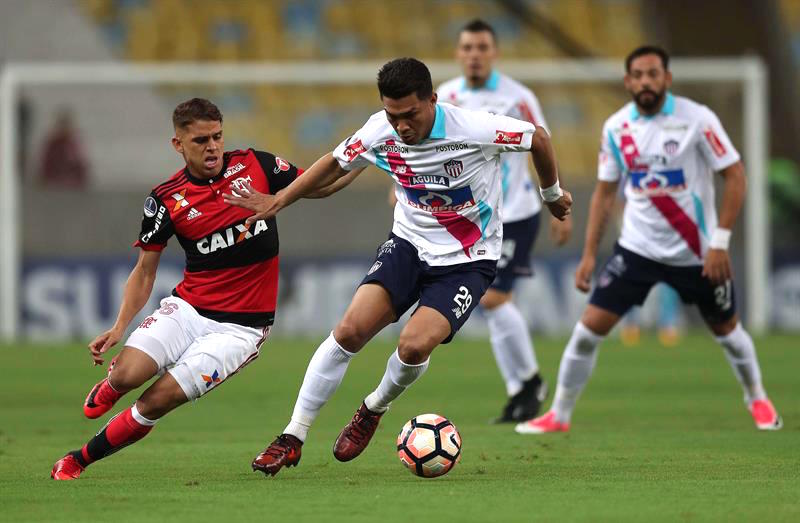 Teófilo Gutiérrez enfrentando la marca del exjuniorista Gustavo Cuéllar.
