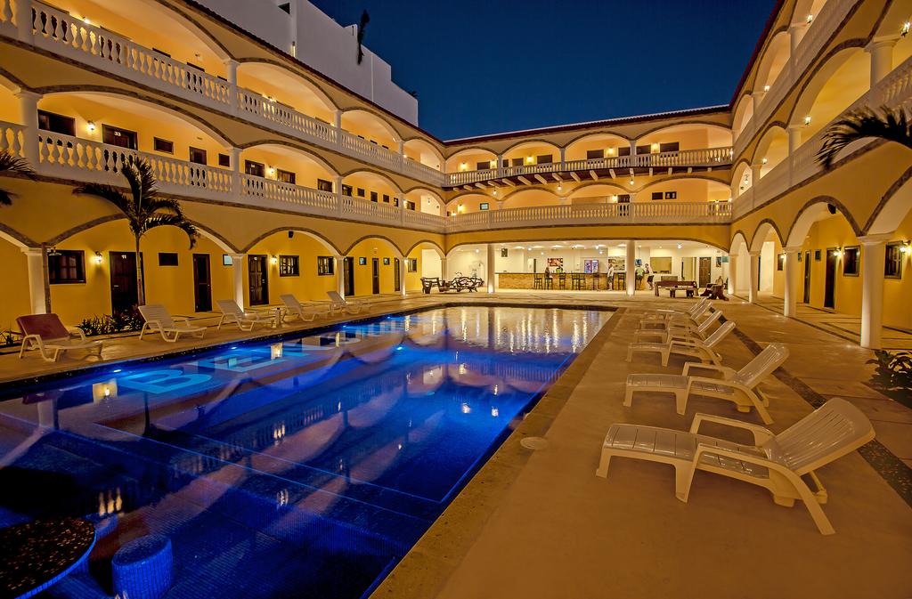 Piscina abierta solo a huéspedes.