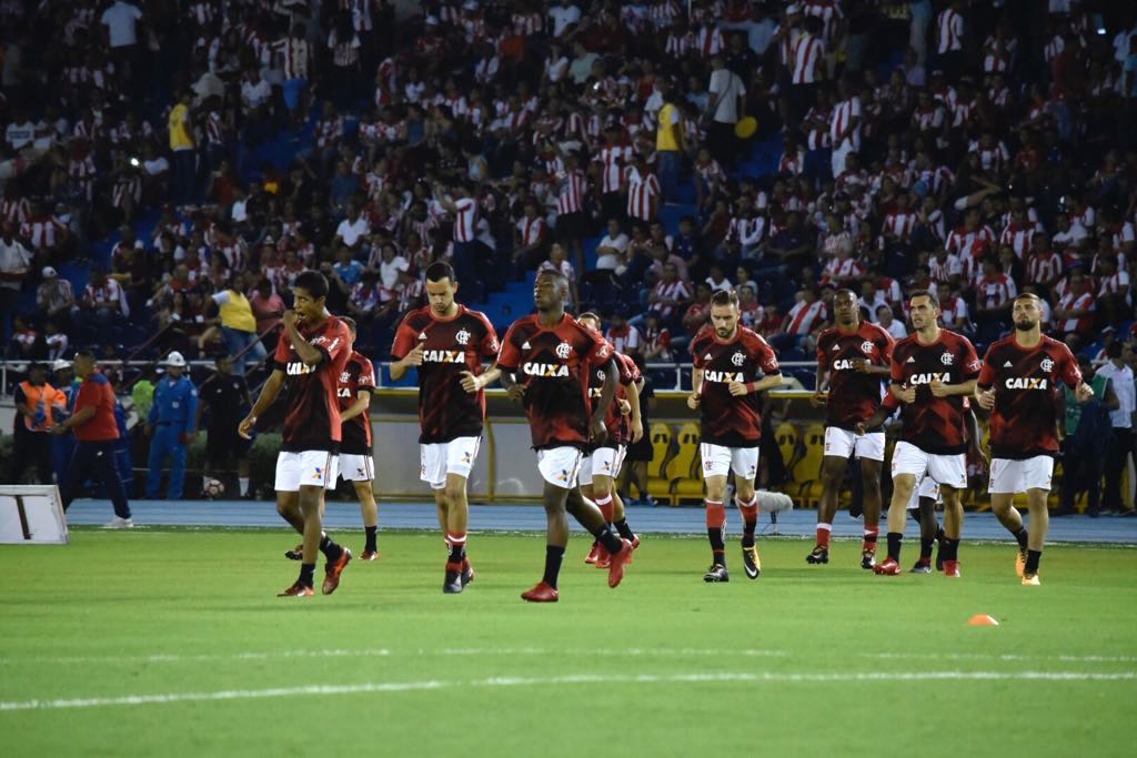 Jugadores de Flamengo en el calentamiento previo al partido.