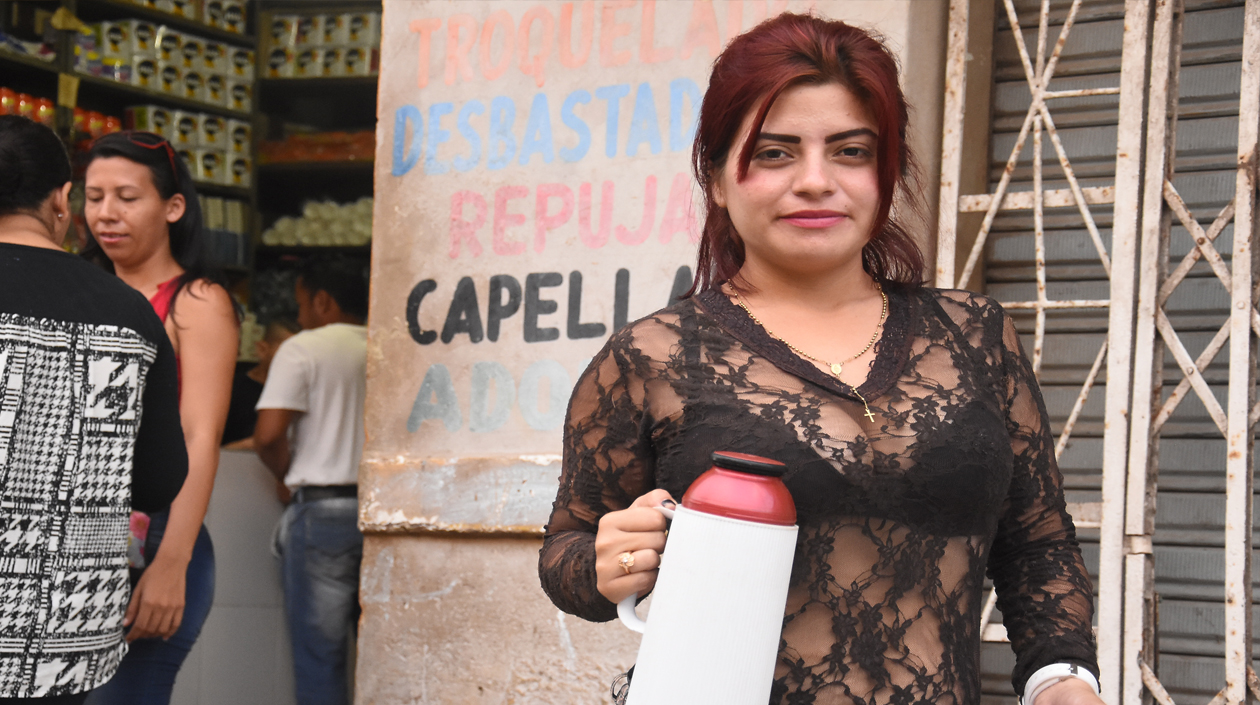 Vendedora de tinto venezolana en el centro.