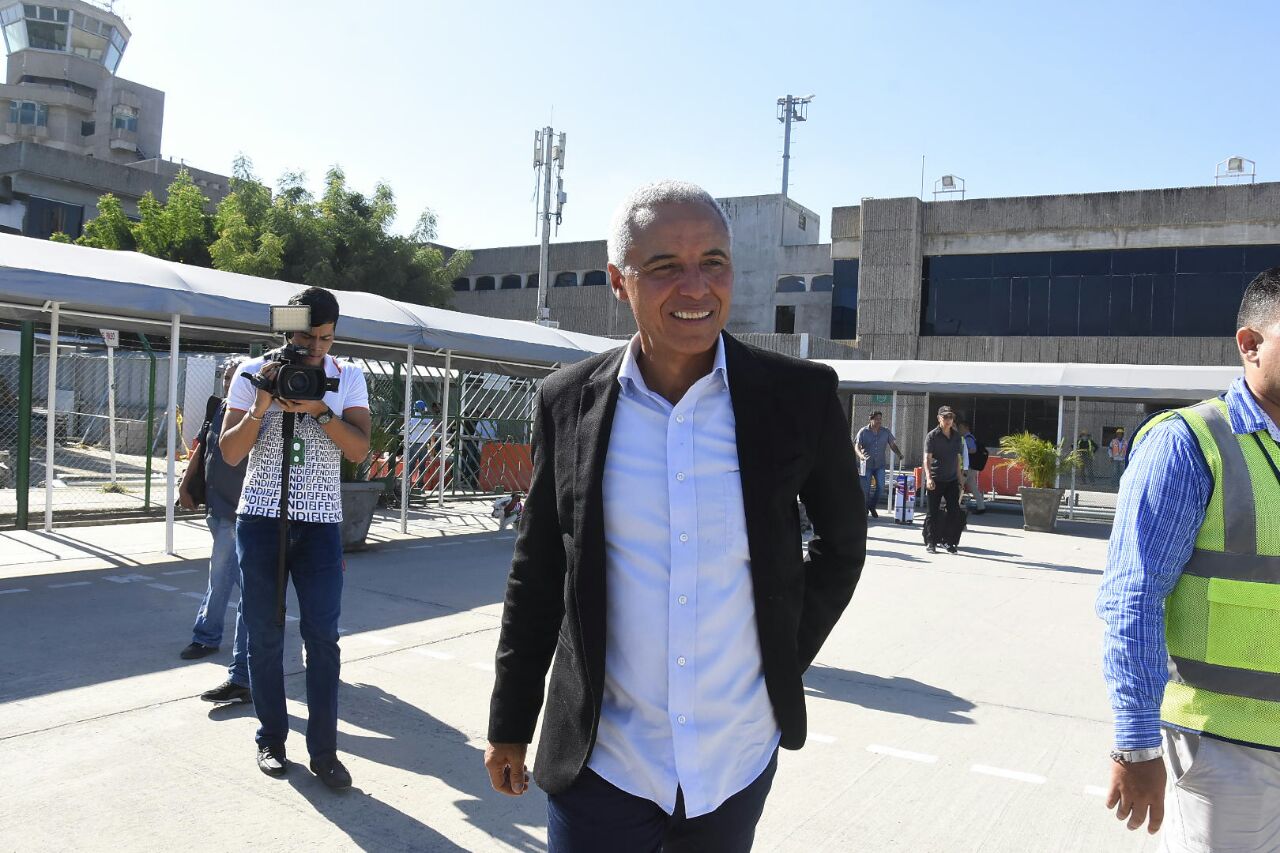 Alexis Mendoza llegó a Barranquilla esta tarde y desde ya se habla de su inminente regreso a Junior.