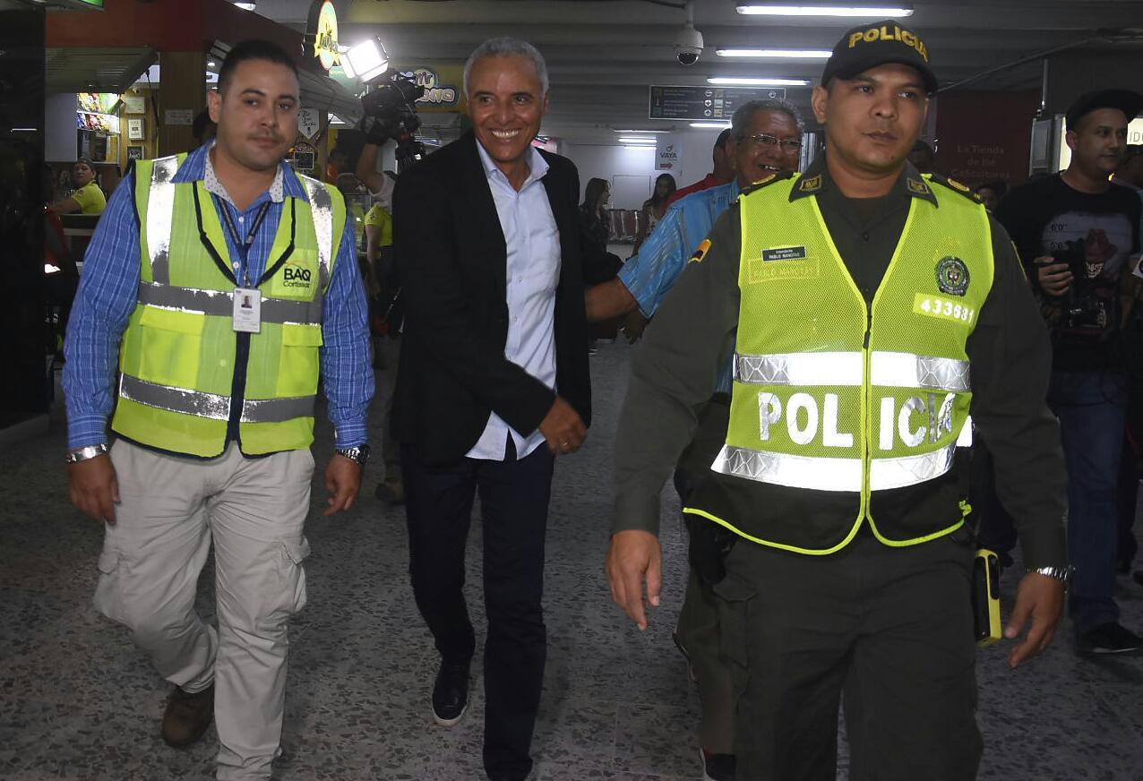 Así llegó Alexis Mendoza hoy a Barranquilla.