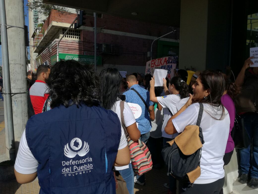 Expresaron su voz de protesta en la entrada de la Fiscalía General de la Nación, en Barranquilla.