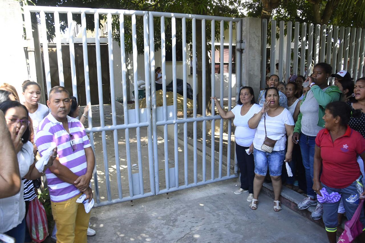 En Medicina Legal, los amigos y compañeros del Sena le rindieron homenaje a su memoria.