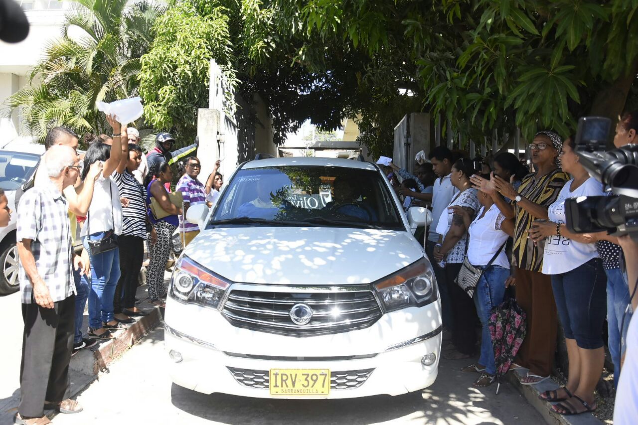 El cortejo fúnebre a su salida de Medicina Legal.