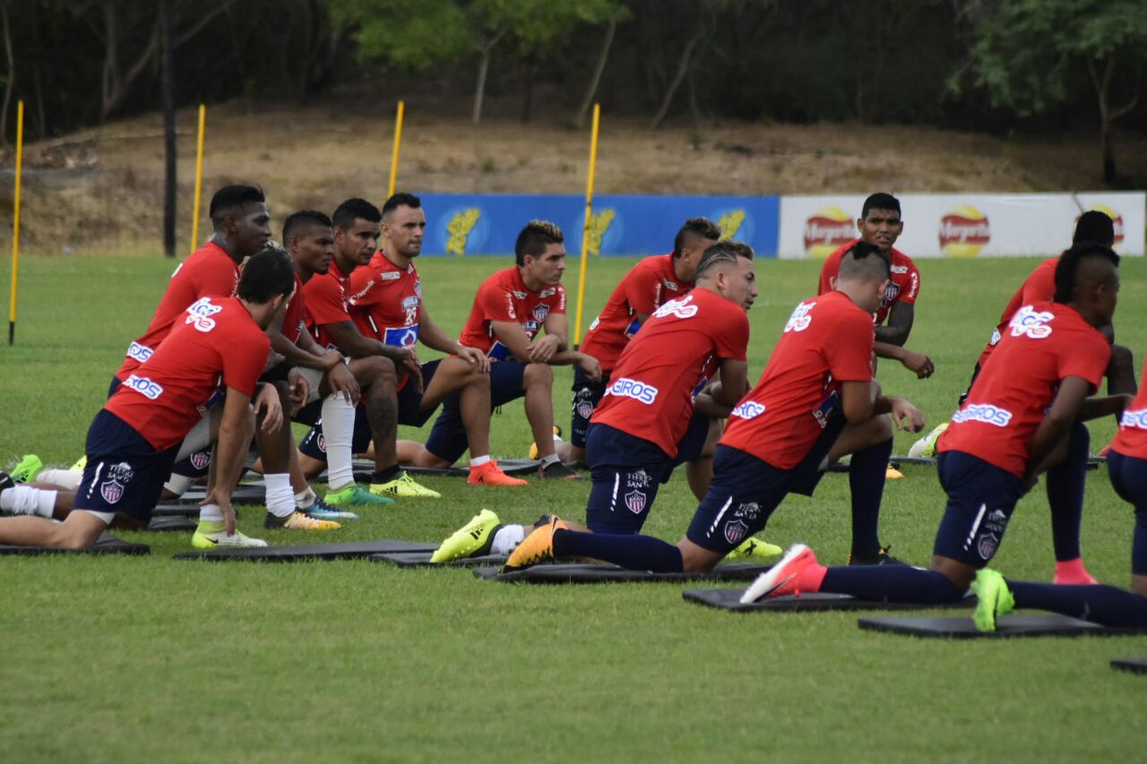 El equipo realizó ejercicios físicos durante el primer día.
