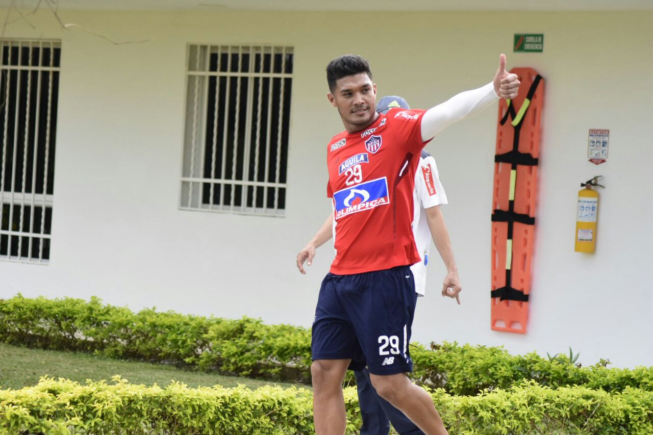 Al delantero Teófilo Gutiérrez se le notó sonriente durante el primer entrenamiento.