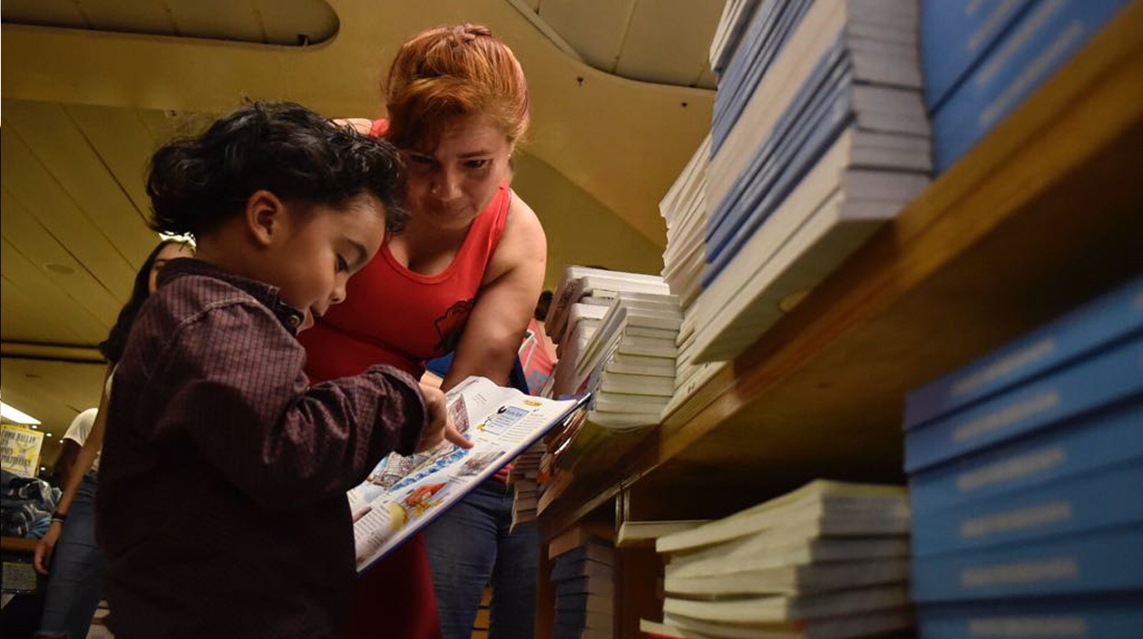 Mucha literatura infantil en el Logos Hope.