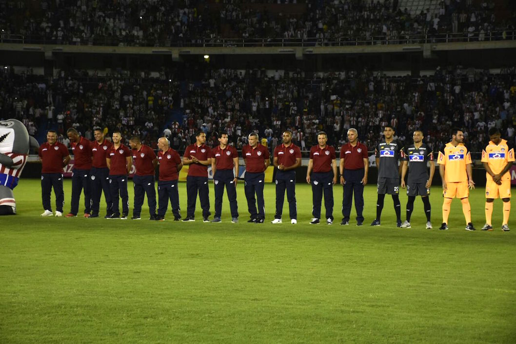 Cuerpo técnico y asistentes del equipo.