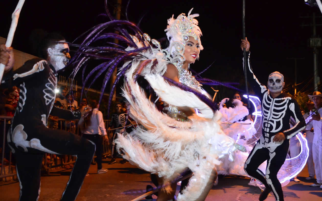 La Reina María José Romo Regino puso a gozar a la gente con su baile.