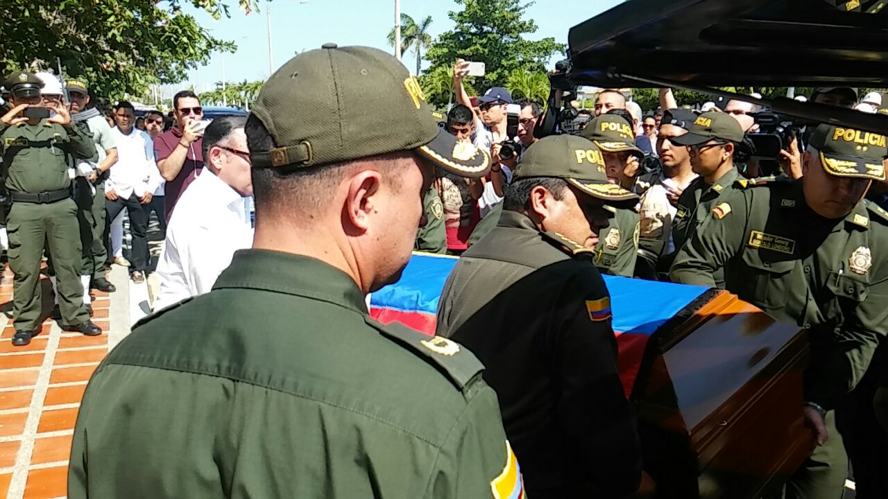 Los uniformados también vivieron con dolor el homenaje.
