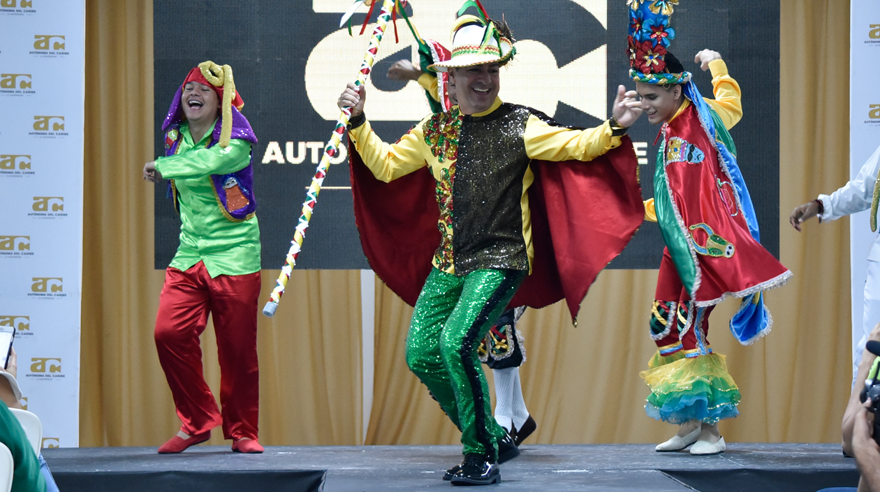  'Al Ritmo de Colores' diseño que el Rey Momo lucirá en La Guacherna.