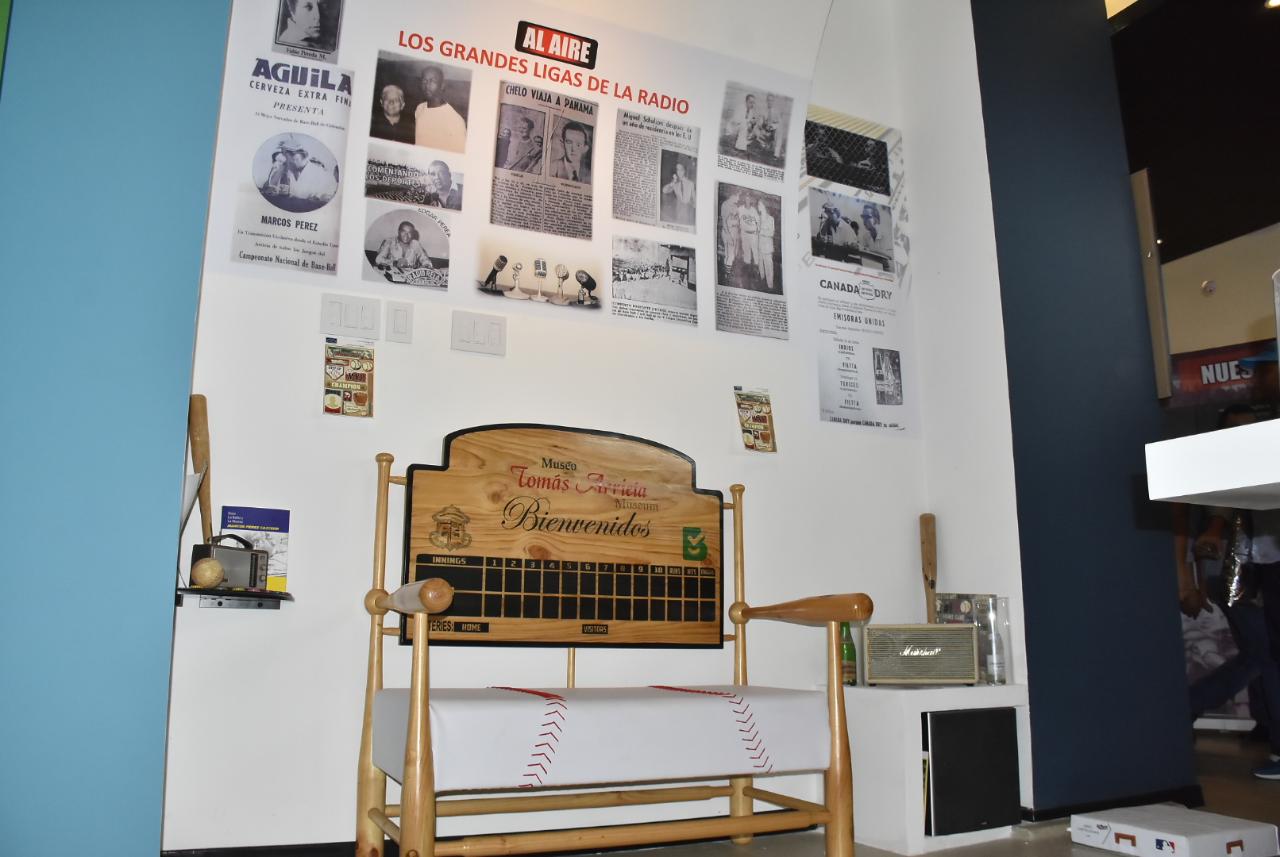 La tercera base rinde homenaje a los grandes periodistas radiales de Barranquilla. 