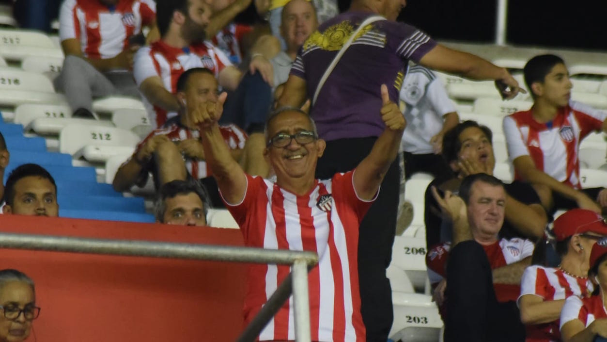 Poca asistencia de público en el Metropolitano.