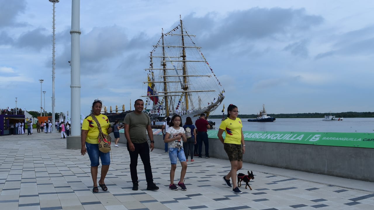 Buque Escuela ARC Gloria en el Gran Malecón del Río. 