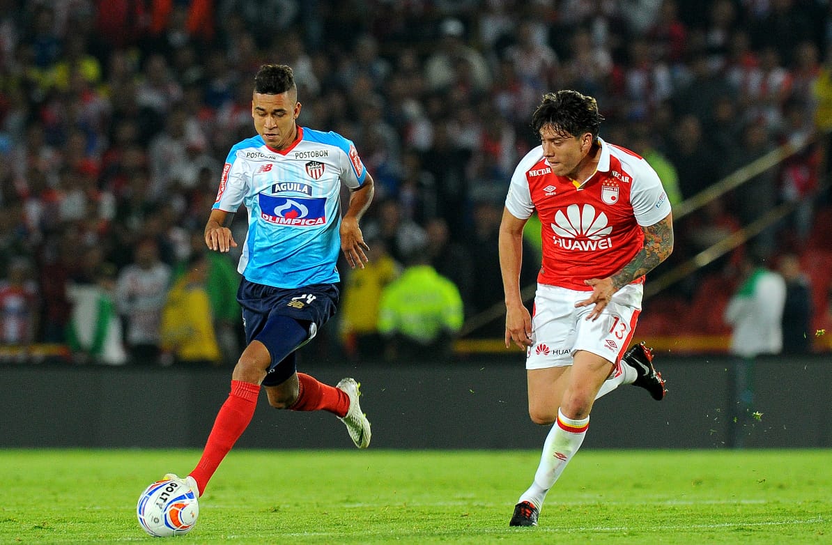 Víctor Cantillo frente a la marca de Sebastián Salazar.
