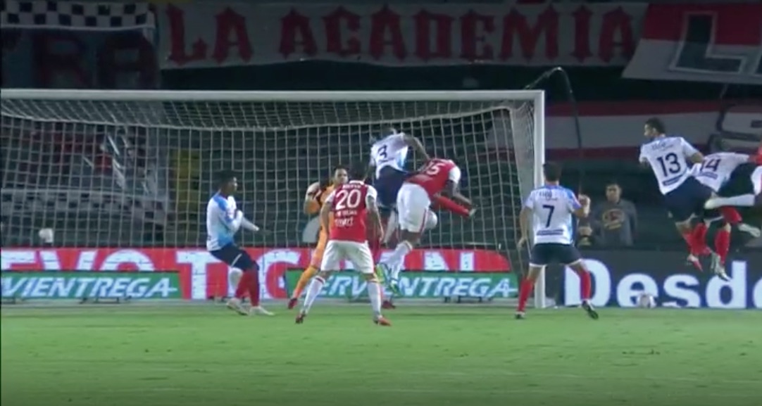 Remate de cabeza de Héctor Urrego para abrir el marcador.