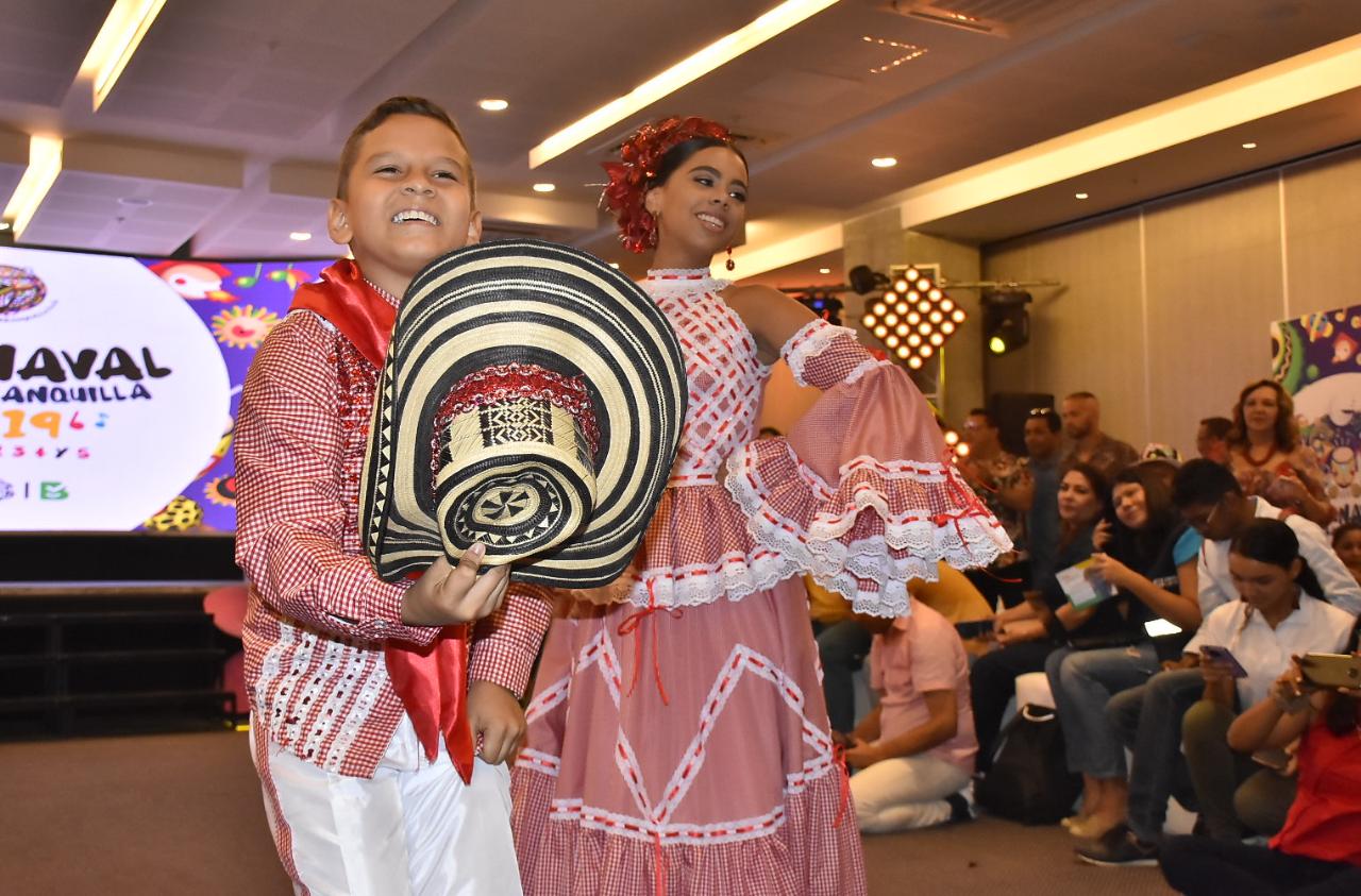 Isabella Chacón Ruiz y César De la Hoz, reyes infantiles del Carnaval