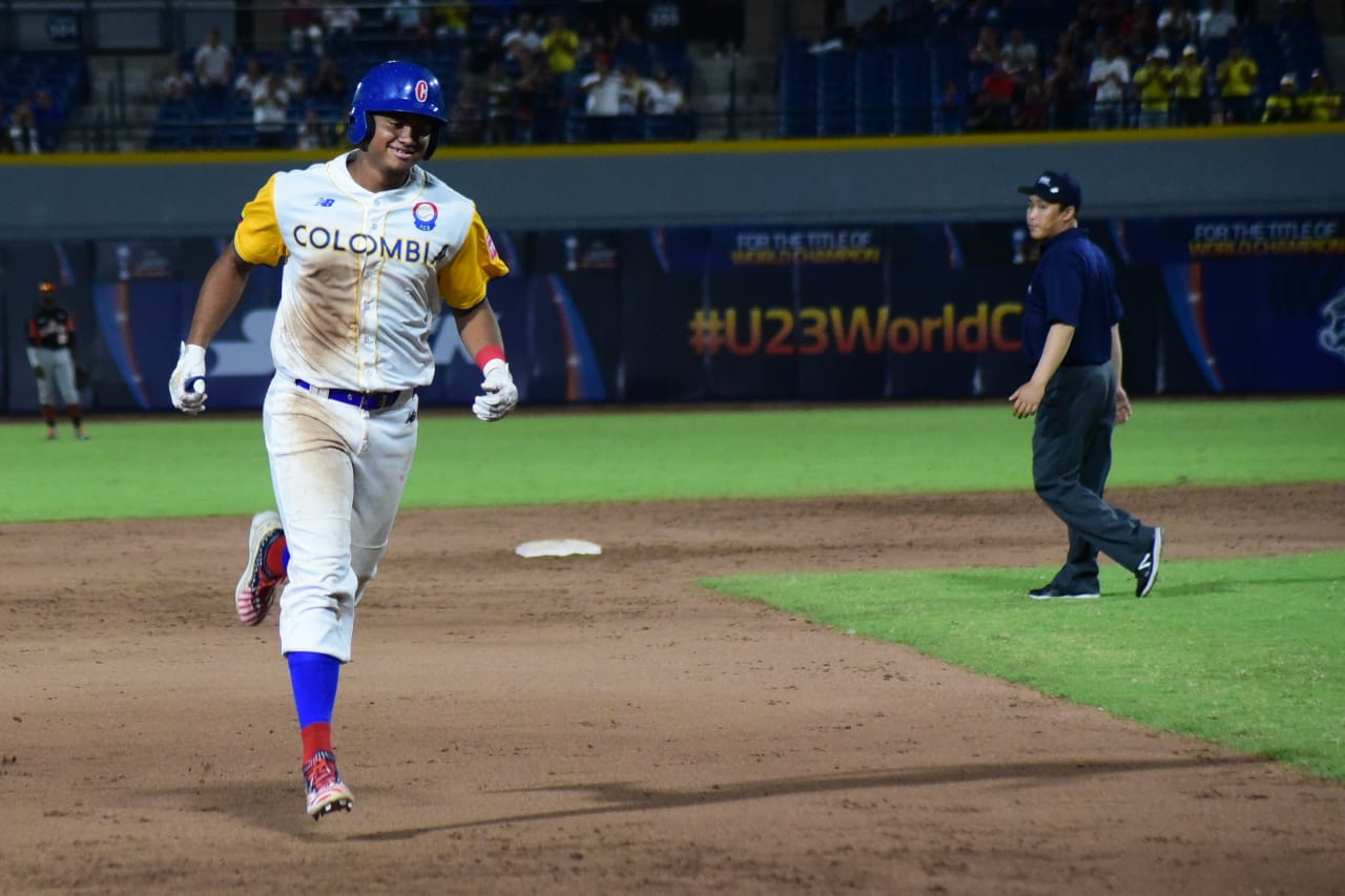Momentos del juego entre Colombia y Holanda. 