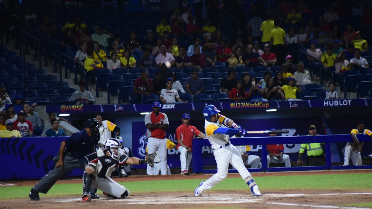 Momentos del juego entre Colombia y Holanda. 