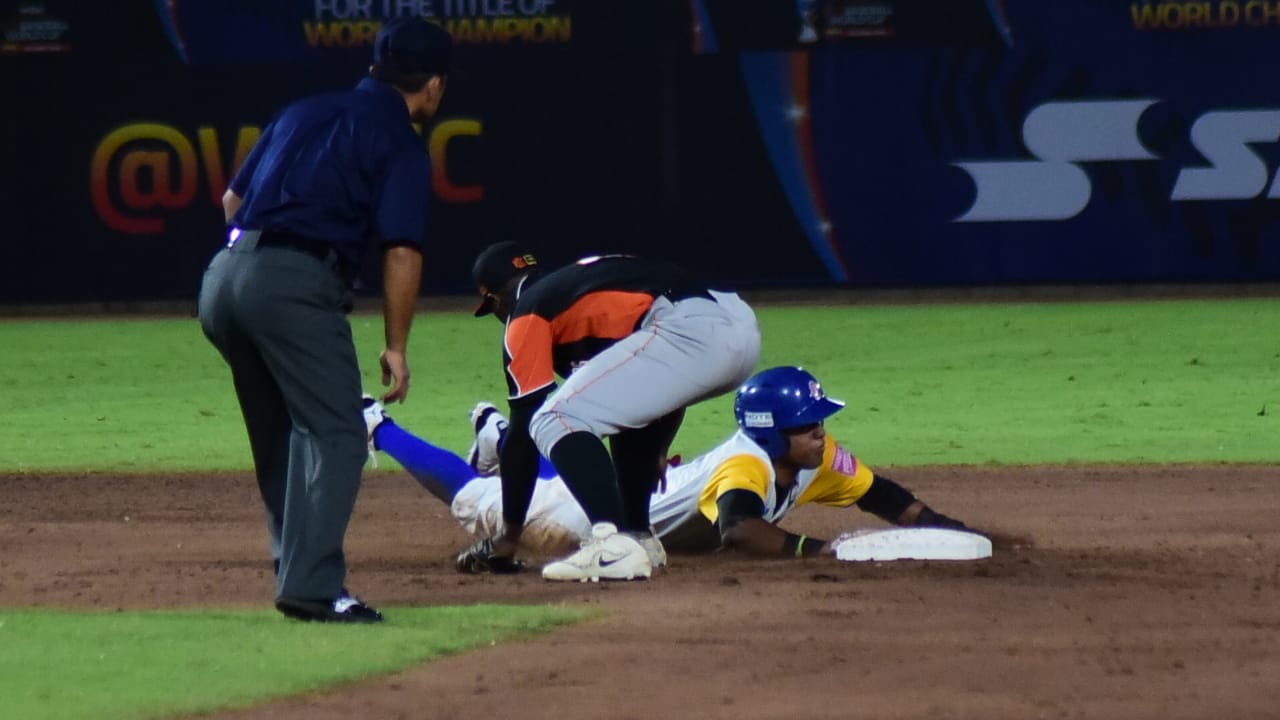 Momentos del juego entre Colombia y Holanda. 