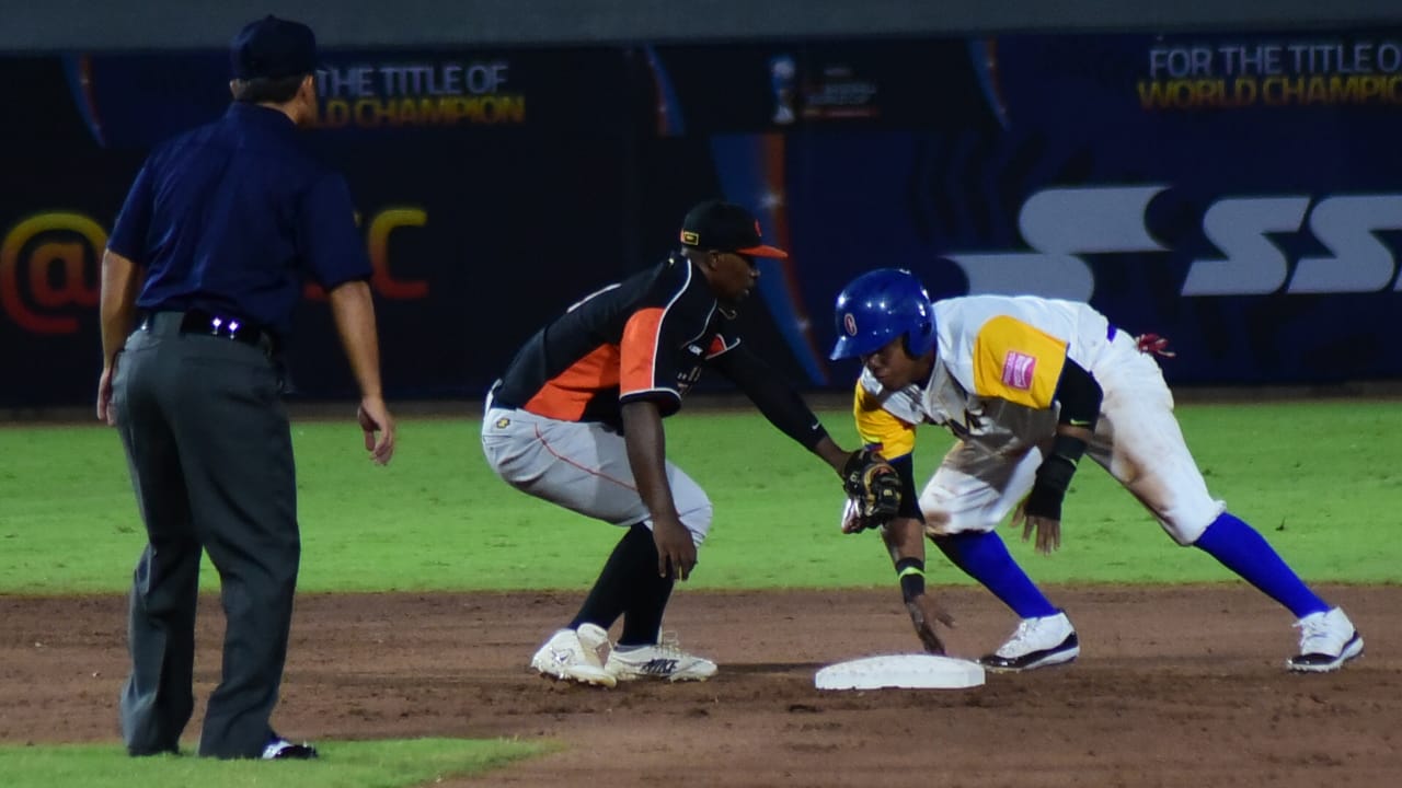 Momentos del juego entre Colombia y Holanda. 