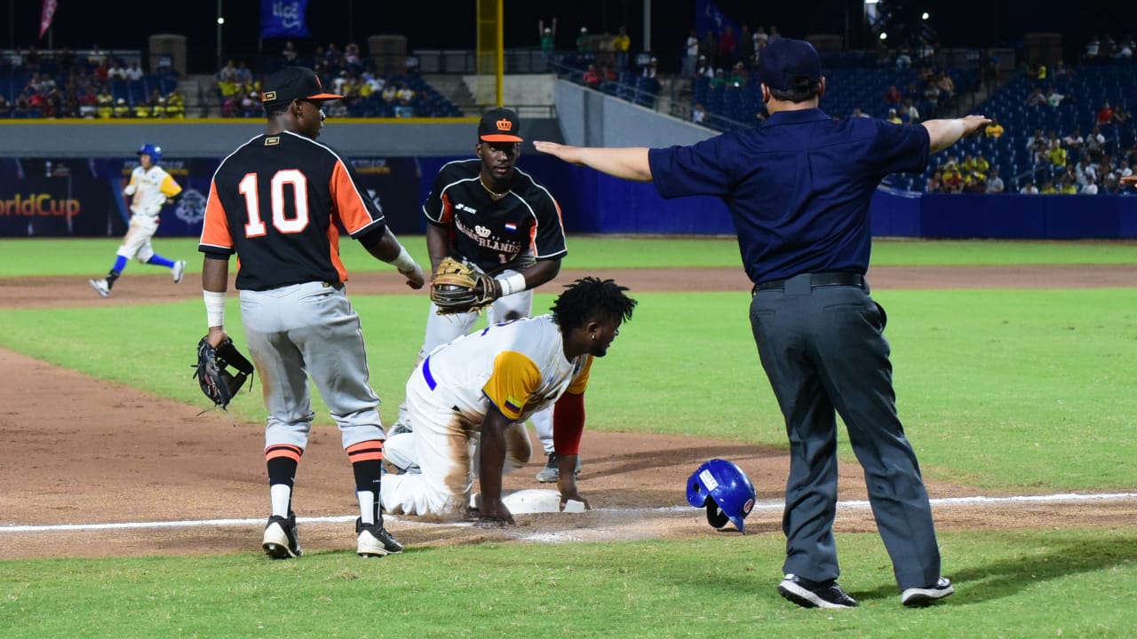 Momentos del juego entre Colombia y Holanda. 
