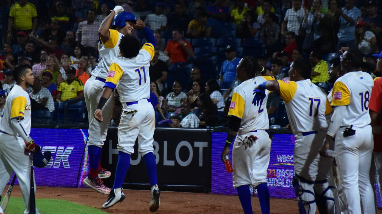 La celebración del primer cuadrangular, ejecutado por Jhon Torres. 