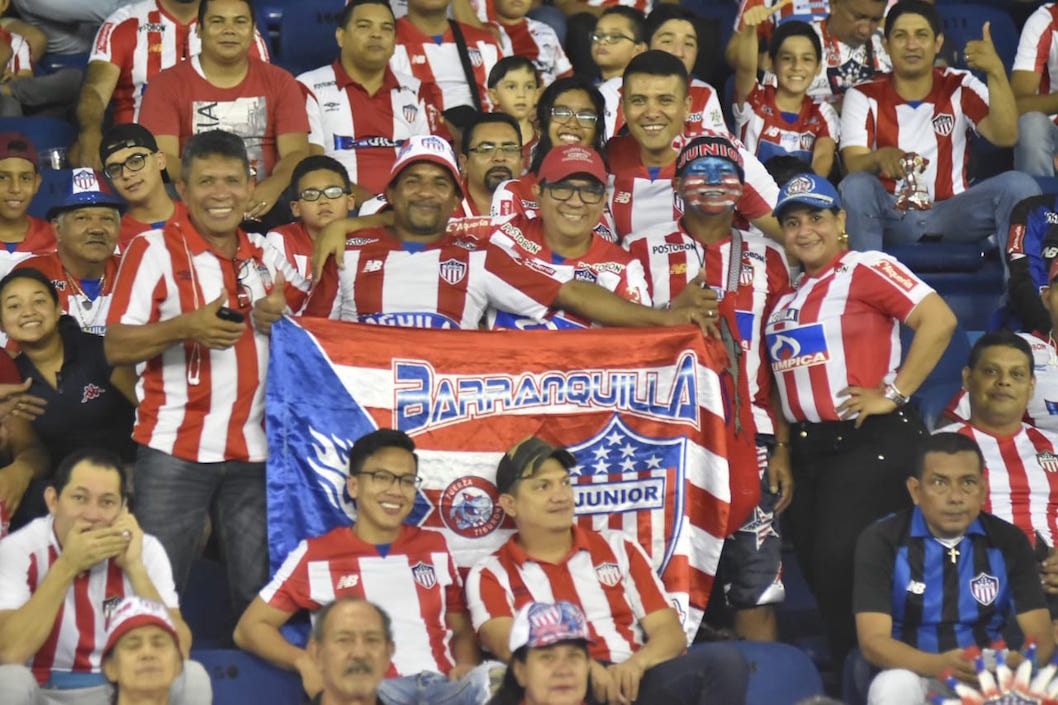 Aficionados junioristas en el Metropolitano.