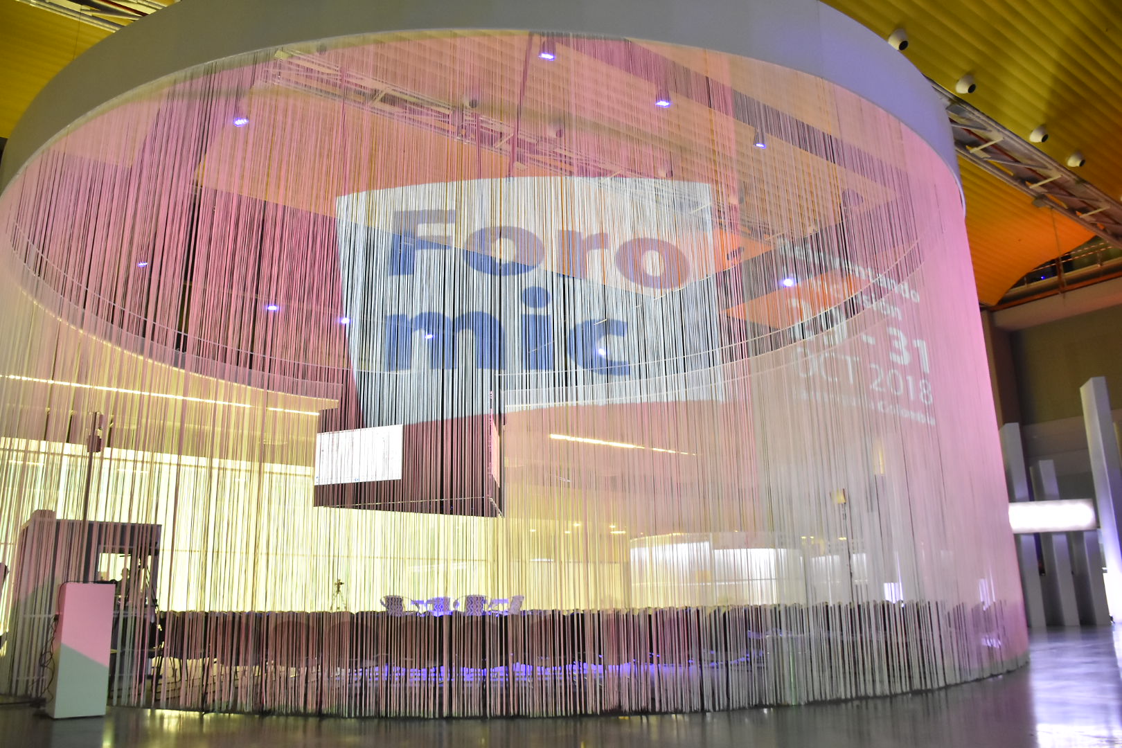 Salas de conferencias con tecnología de punta en el Foromic.