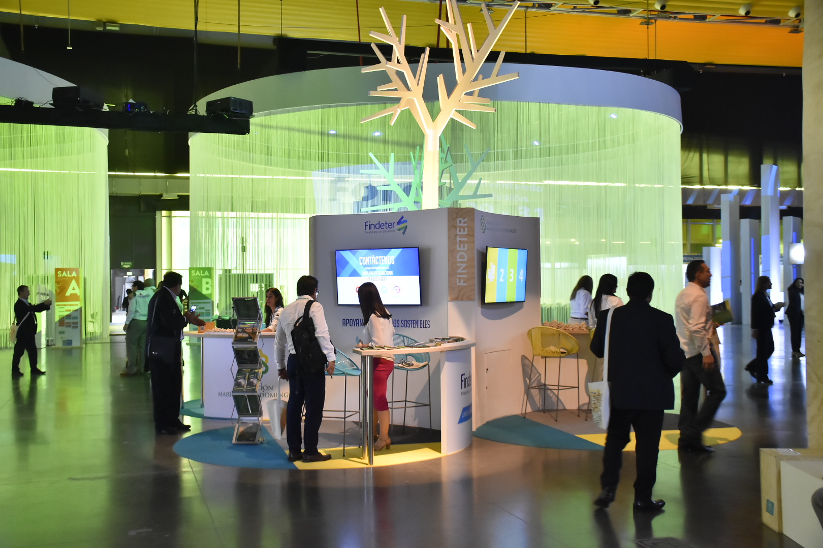 Stands en el Foromic.