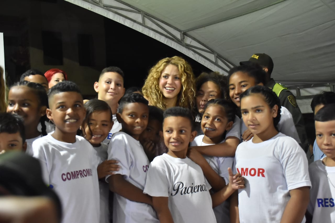 Los niños compartieron con la cantante barranquillera.
