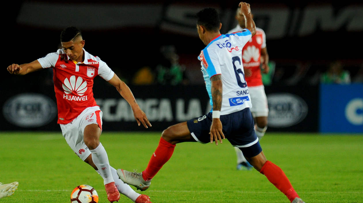 James Sánchez siempre marcó la mitad de la cancha. 