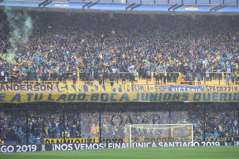 Hasta último momento la afición confiaba en la realización del encuentro.